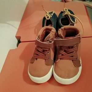 2 paires Boy shoes size 5